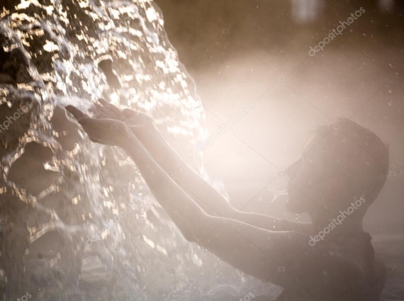 GEOTERMALE_67575965-stock-photo-young-woman-relaxing-in-thermal GEOTERMALE_67575965-stock-photo-young-woman-relaxing-in-thermal